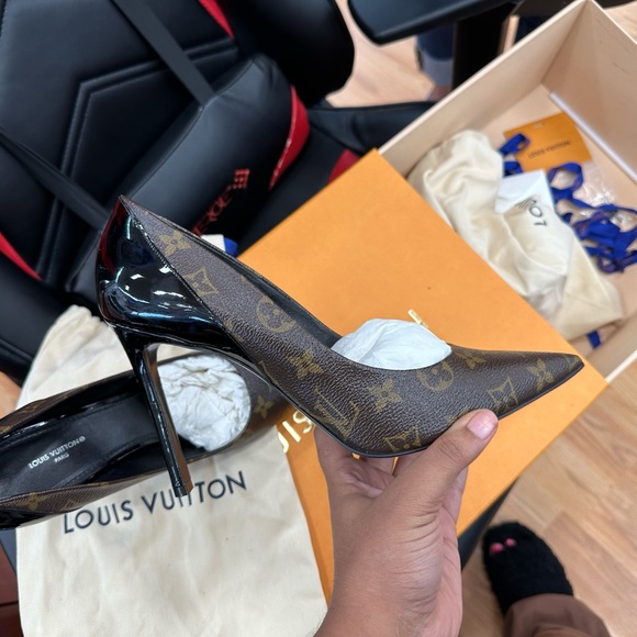 Louis Vuitton heels only worn once - Picture 3 of 7